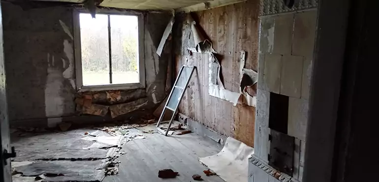 Why Selling a Distressed House Through Traditional Methods Fails in Bakersfield